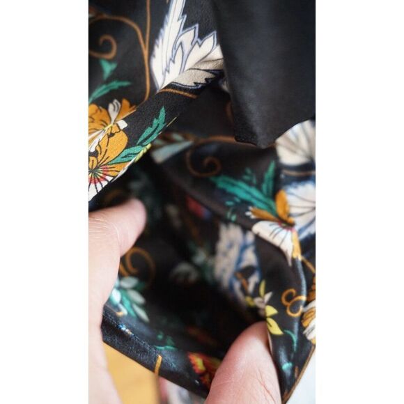 Victoria's Secret Women's Black Floral Satin Short Floral Robe - Size M/L - Picture 5 of 11